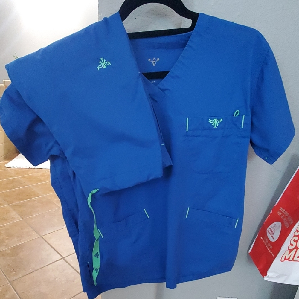 Med Couture scrub set